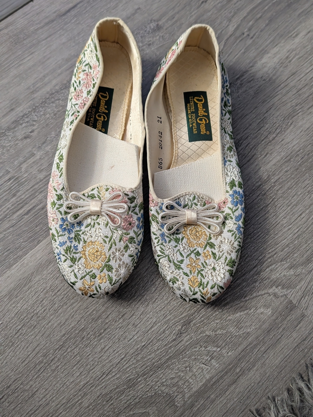 RARE 60’s VTG Daniel Green SlipOn Flats Metallic Floral Ivory Brocade